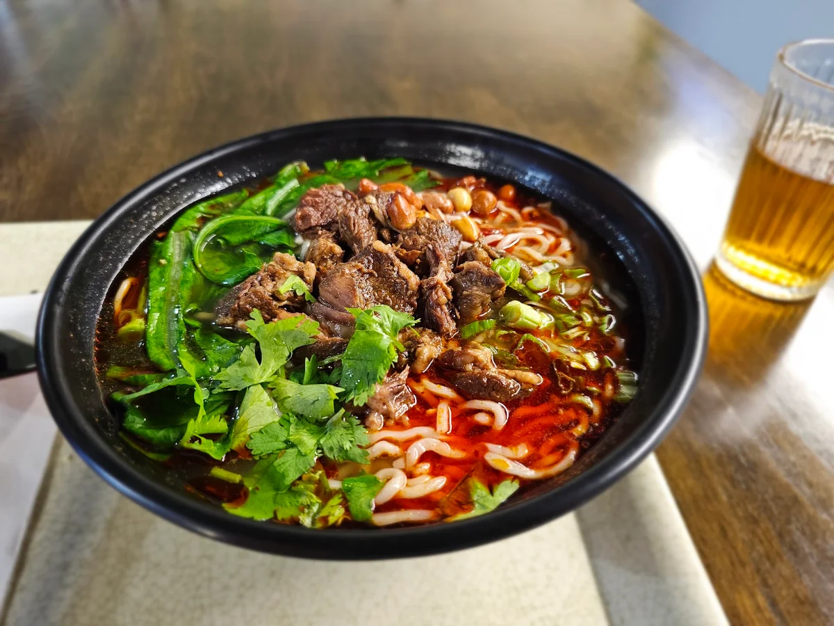 braised spare rib noodles 红烧排骨面